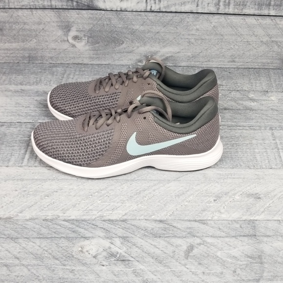 New Nike Revolution 4 - Picture 2 of 7